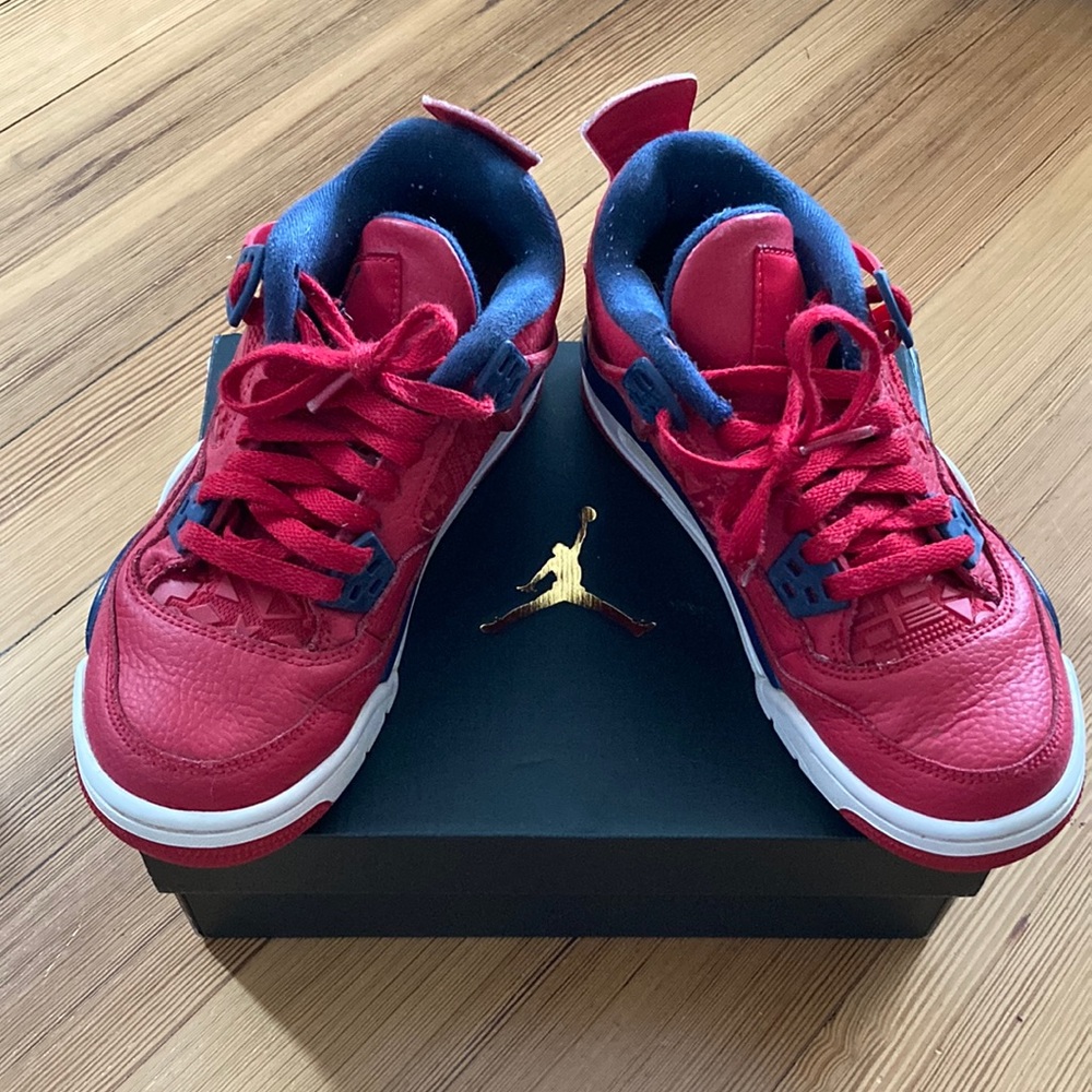 Red Jordan 4 Retro size 4